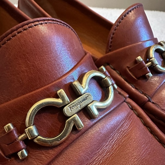 🛍️SOLD🛍️ Salvatore Ferragamo Gancini-Bit Leather Loafers - Ladies size 8.5 B - Picture 2 of 12